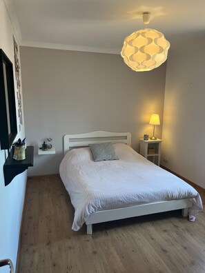 5 quartos, ferros/tábuas de passar roupa, Wi-Fi, roupa de cama