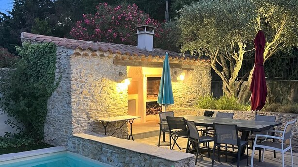 A stone building with a pool, outdoor seating, and a fire pit. - Family home between the sea and the Cevennes (Calvisson)