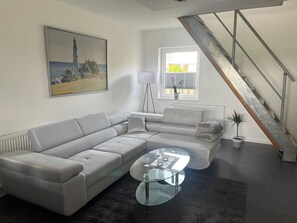 Smart TV - Modern vacation apartment "Lüttje Huuske" in the vacation area Westgroßefehn/Timmel (Großefehn)