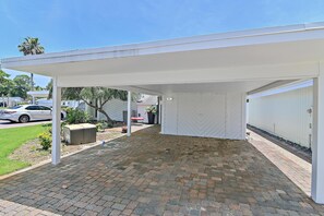 House, 1 Queen Bed (WhimSea Retreat) | Property grounds - Whimsea Retreat (Miramar Beach)