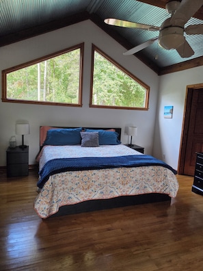 4 soverom, strykejern/-brett, wi-fi og sengetøy