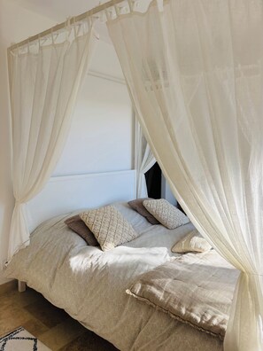 3 slaapkamers, een strijkplank/strijkijzer, gratis wifi