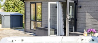 A lodge that sleeps 8 guests  in 4 bedrooms