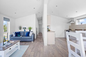 Smart TV - Poppy, 5 Roadford Lakes Lodges  -  a lodge that sleeps 4 guests  in 2 bedrooms (Roadford Lake)