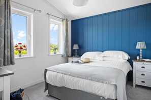 2 bedrooms, iron/ironing board, Internet, bed sheets - Poppy, 5 Roadford Lakes Lodges  -  a lodge that sleeps 4 guests  in 2 bedrooms (Roadford Lake)