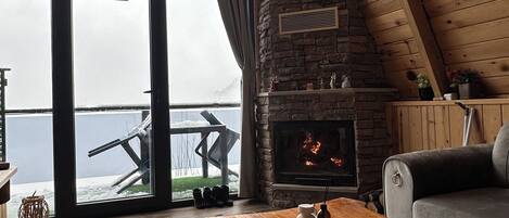 Bungalow classique, vue sur la baie | Aire de séjour | Téléviseur à écran plat