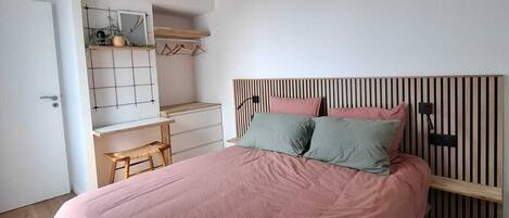 3 bedrooms, bed sheets