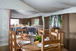 Dining - Linnet at Sweffling Hall, Dog Friendly (Sweffling)