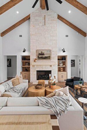 TV, fireplace - Calivence Haus - Estate Home (Gillespie County)