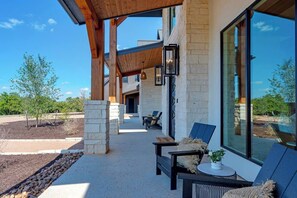 Terrace/patio - Calivence Haus - Estate Home (Gillespie County)