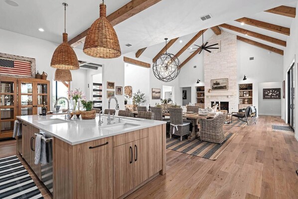 Dining - Calivence Haus - Estate Home (Gillespie County)