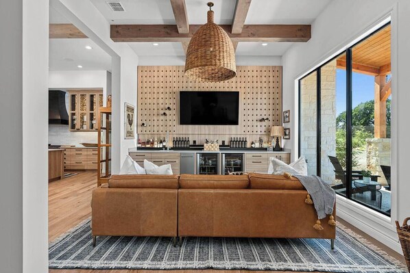 TV, fireplace