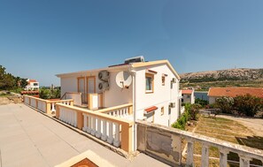 Property grounds - Lovely apartment in Pag with WiFi (Pag)