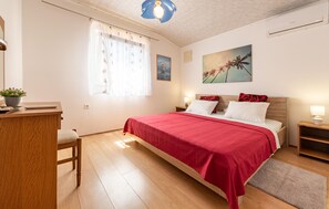 1 bedroom, in-room safe, free WiFi, bed sheets