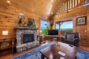 TV, fireplace - Romantic & Relaxing Smoky Mountain Hideaway (Sevierville)