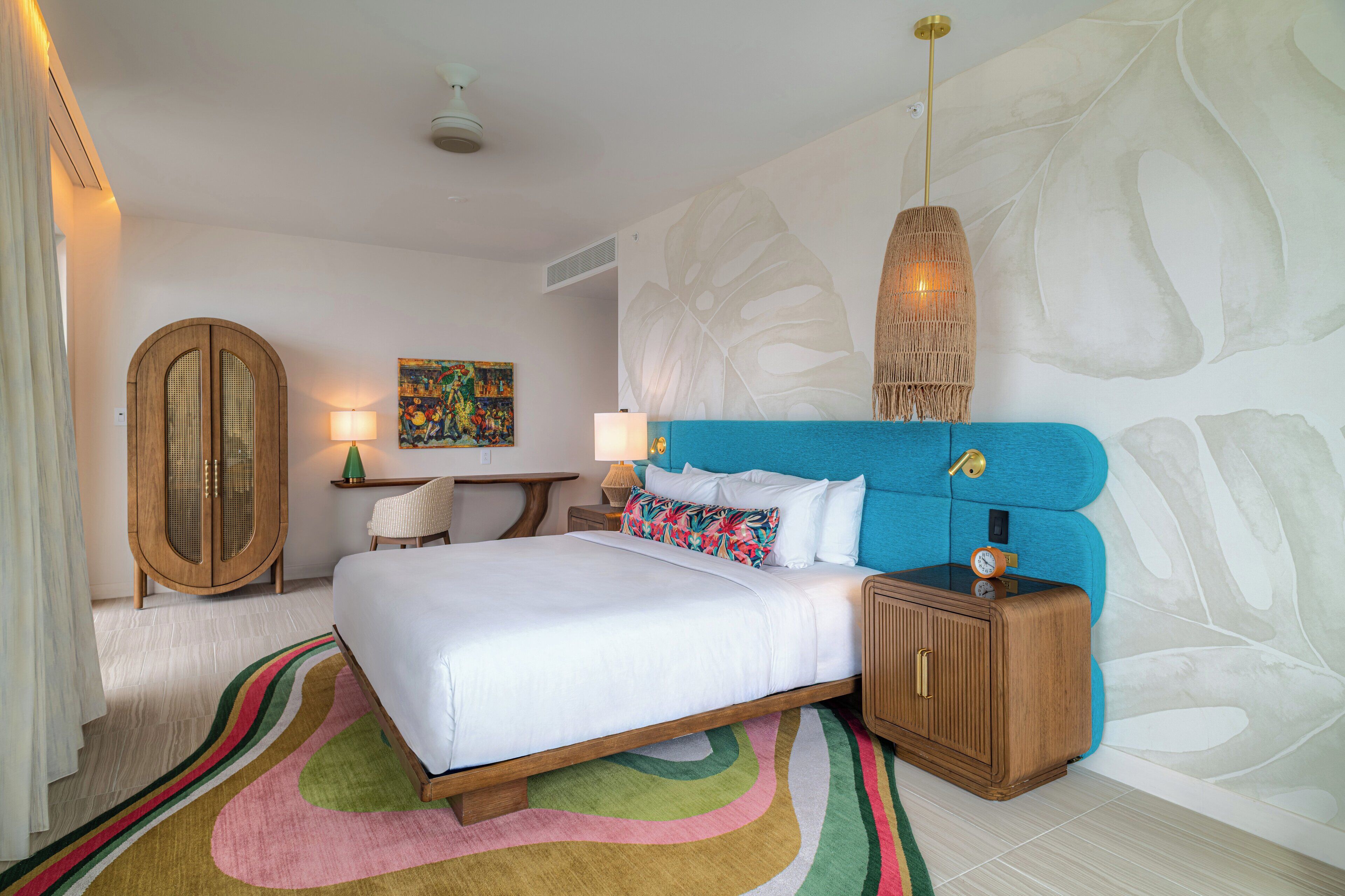 Premium Room, 1 King Bed, Accessible, Pool View | In-room safe, desk, blackout curtains, soundproofing