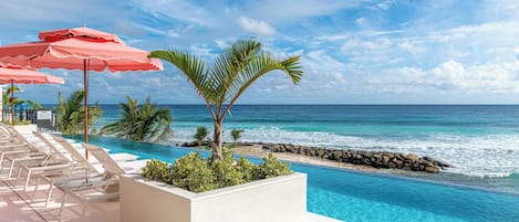 3 piscines extérieures, cabanas (supplément), parasols