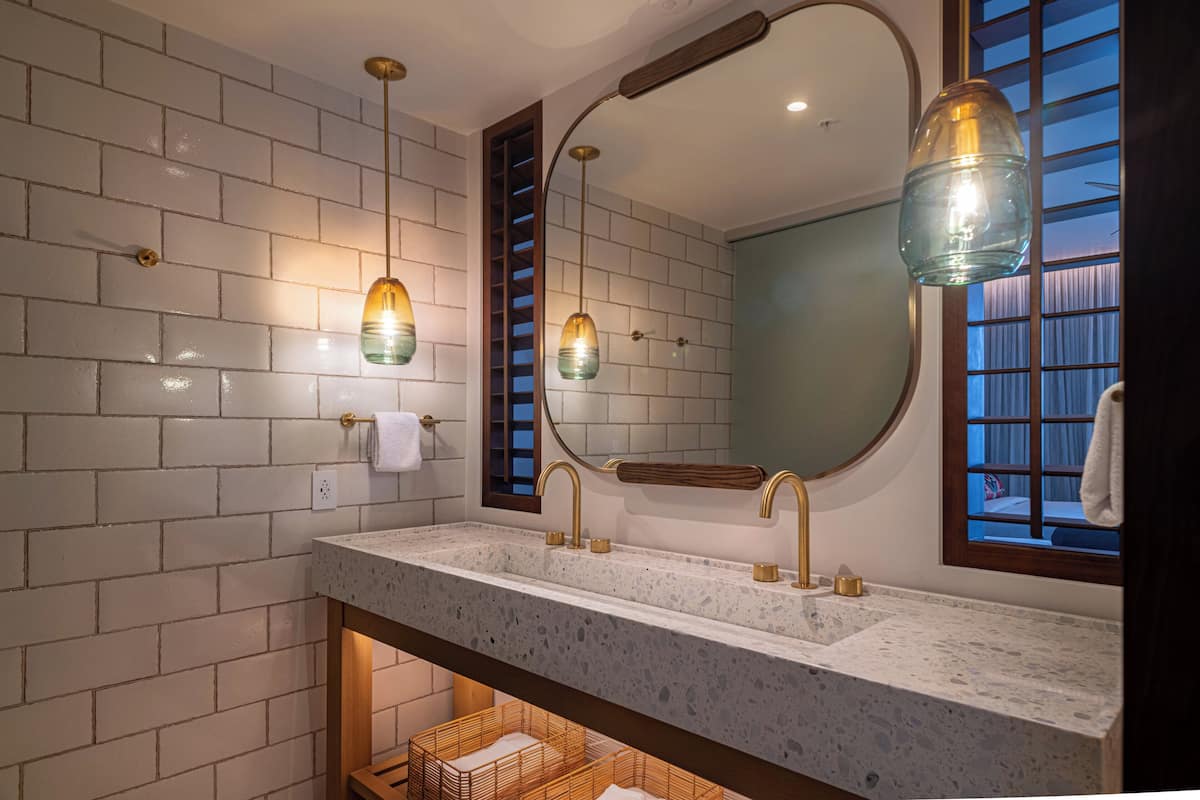 Zimmersafe, Schreibtisch, Verdunkelungsvorhänge, schallisolierte Zimmer