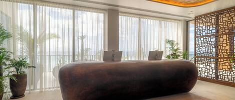 ฝ่ายต้อนรับ
