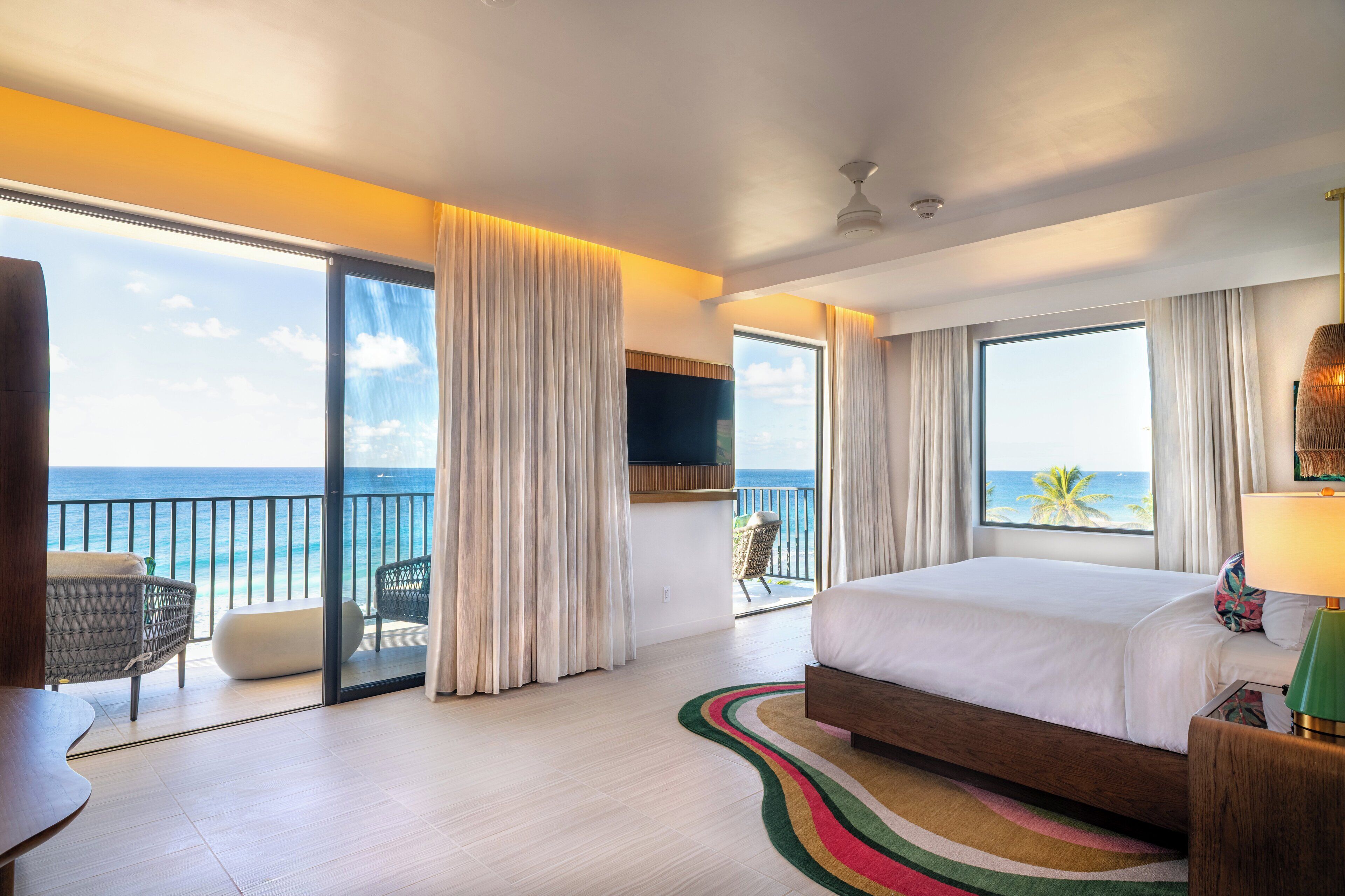 Zimmersafe, Schreibtisch, Verdunkelungsvorhänge, schallisolierte Zimmer