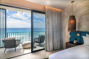 객실 내 금고, 책상, 암막 커튼, 방음 설비