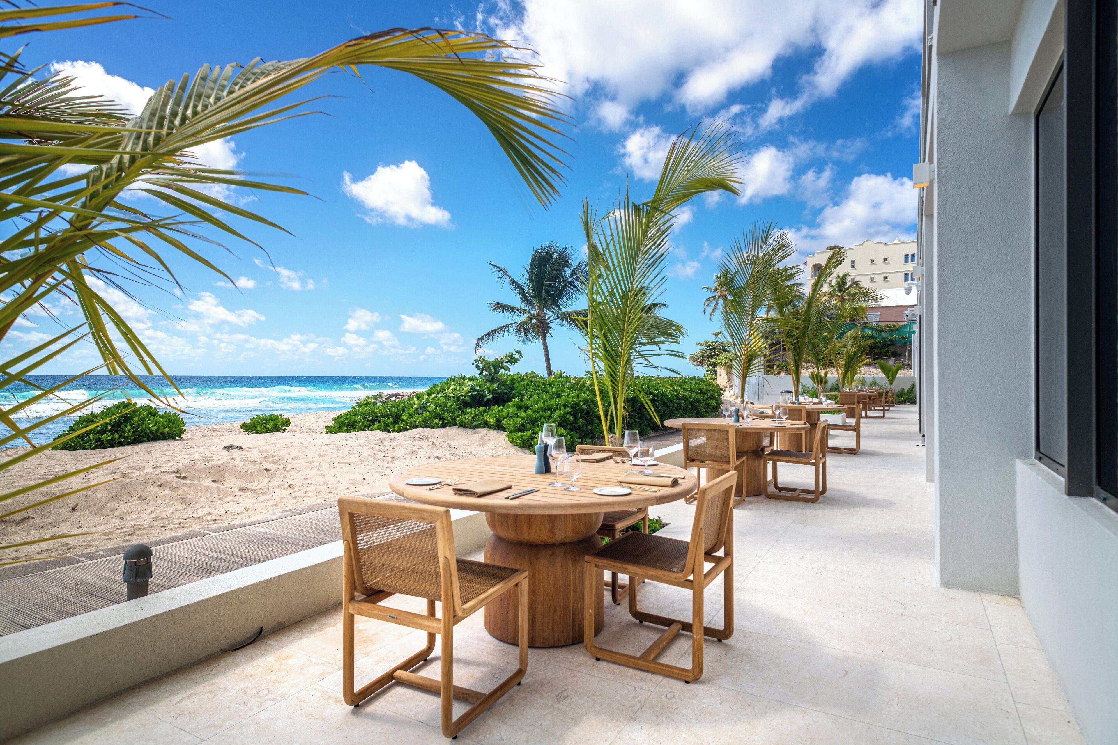 3 restaurants; breakfast, lunch, and dinner served