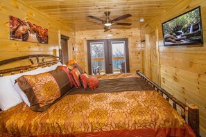 6 bedrooms, iron/ironing board, free WiFi, bed sheets