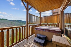 Outdoor spa tub - Cozy Cottage w/ Views, Hot Tub & Games (Sevierville)