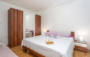 2 bedrooms, free WiFi - 2 bedroom pet friendly apartment in Pinezici (Pinezici)
