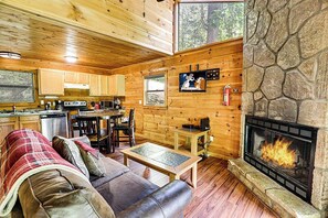Fireplace, video games - Cozy 2 Bedroom Cabin w/ Hot Tub & Games (Pigeon Forge)