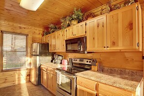 ثلاجة، ميكروويف، فرن، موقد طهي مسطح