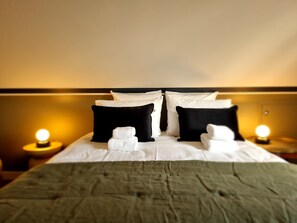 4 habitaciones, tabla de planchar con plancha, wifi y ropa de cama