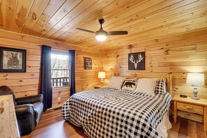 3 bedrooms, iron/ironing board, free WiFi, bed sheets - Relaxing Mountain Escape w/ Fire Pit & Hot Tub (Sevierville)