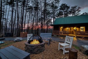 Terrace/patio - Relaxing Mountain Escape w/ Fire Pit & Hot Tub (Sevierville)