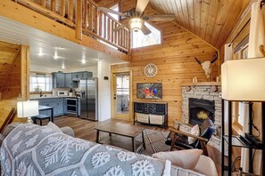TV, fireplace