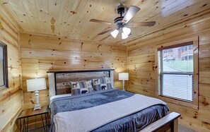 4 slaapkamers, een strijkplank/strijkijzer, gratis wifi, beddengoed