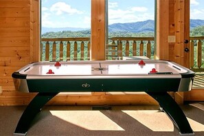 غرفة الألعاب