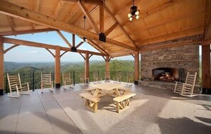 تناول الطعام بالخارج