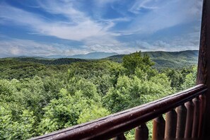 Interior - Mountain View Retreat w/ Hot Tub & Games (Pigeon Forge)