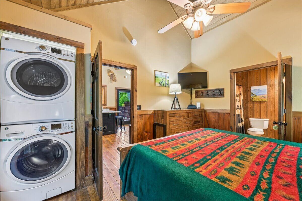 24-Primary Bedroom/ Laundry