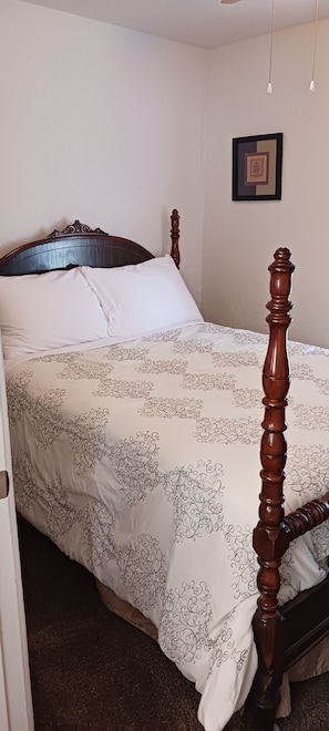 2 habitaciones, tabla de planchar con plancha, wifi y ropa de cama
