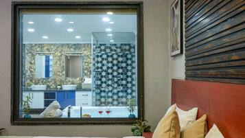 6 bedrooms, WiFi, bed sheets