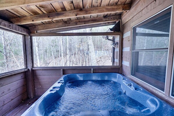 Outdoor spa tub
