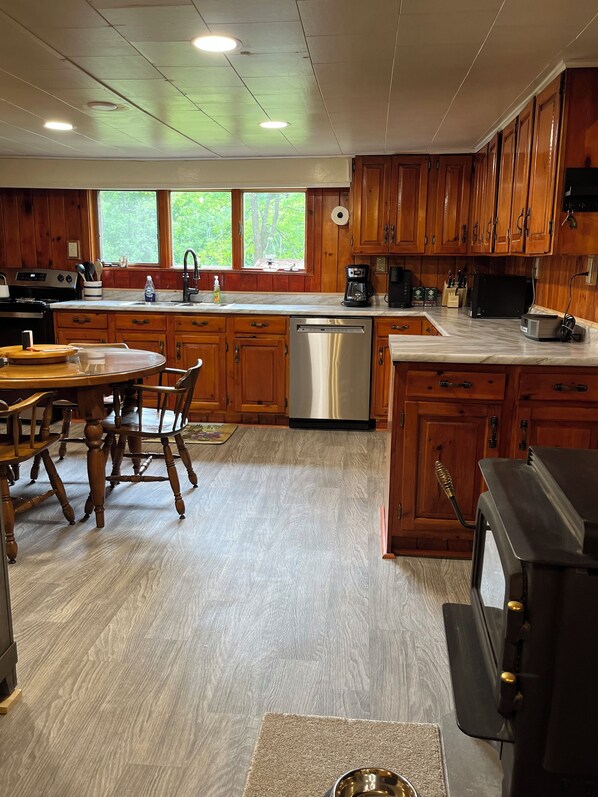 Microwave, oven, stovetop, dishwasher