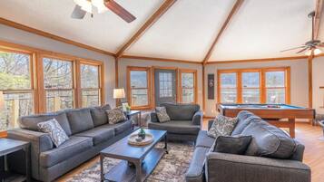 Fernseher, Kamin, Videospiele