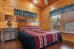 3 bedrooms, iron/ironing board, free WiFi, bed sheets - Romantic Cabin w/ Hot Tub, Games & Fireplace (Gatlinburg)