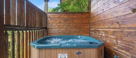 Bañera de hidromasaje al aire libre