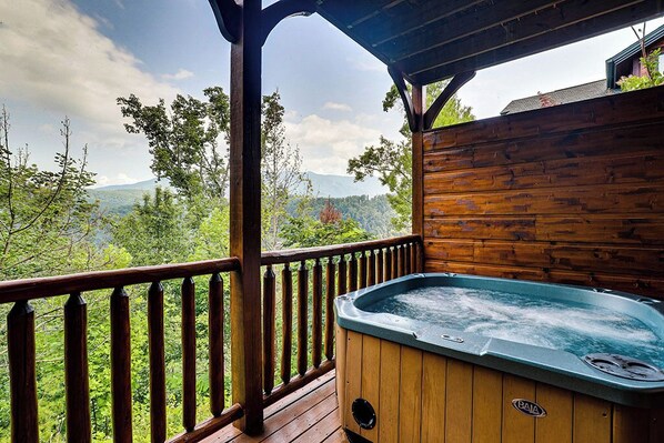 Tina de hidromasaje al aire libre