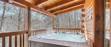 Outdoor spa tub