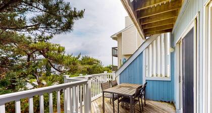 Town of Dewey Beach townhouse with outdoor deck, short walk to beach